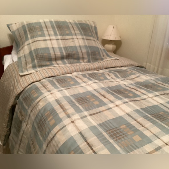 Arrow 3 pc Reversible Comforter Set-Twin Size - Picture 4 of 15